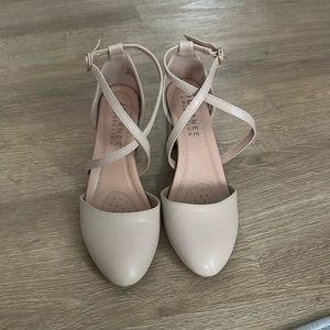 Journee Collection Foster Pump